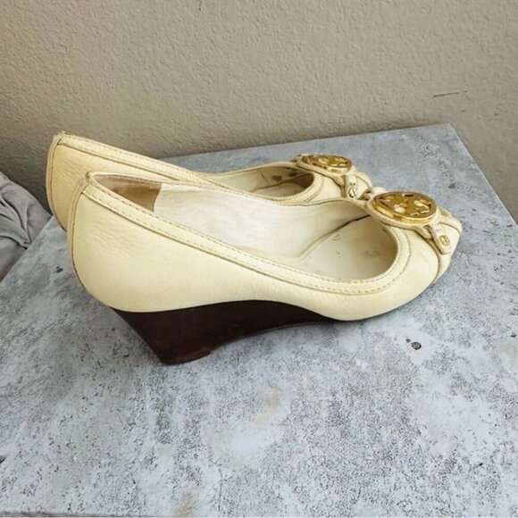 Tory Burch Off White Leather Logo Embellished Wedge Pumps Size 8 - Picture 8 of 12